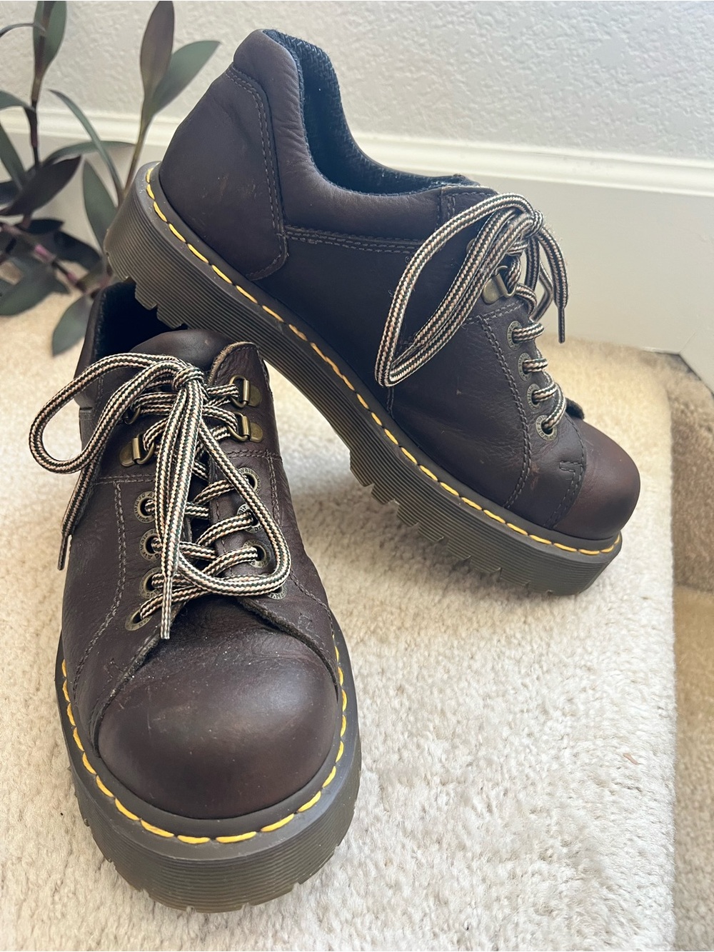 Dr. Martens Men’s Brown Leather Lace-Up Platform Shoe Classic style US 8 EUC